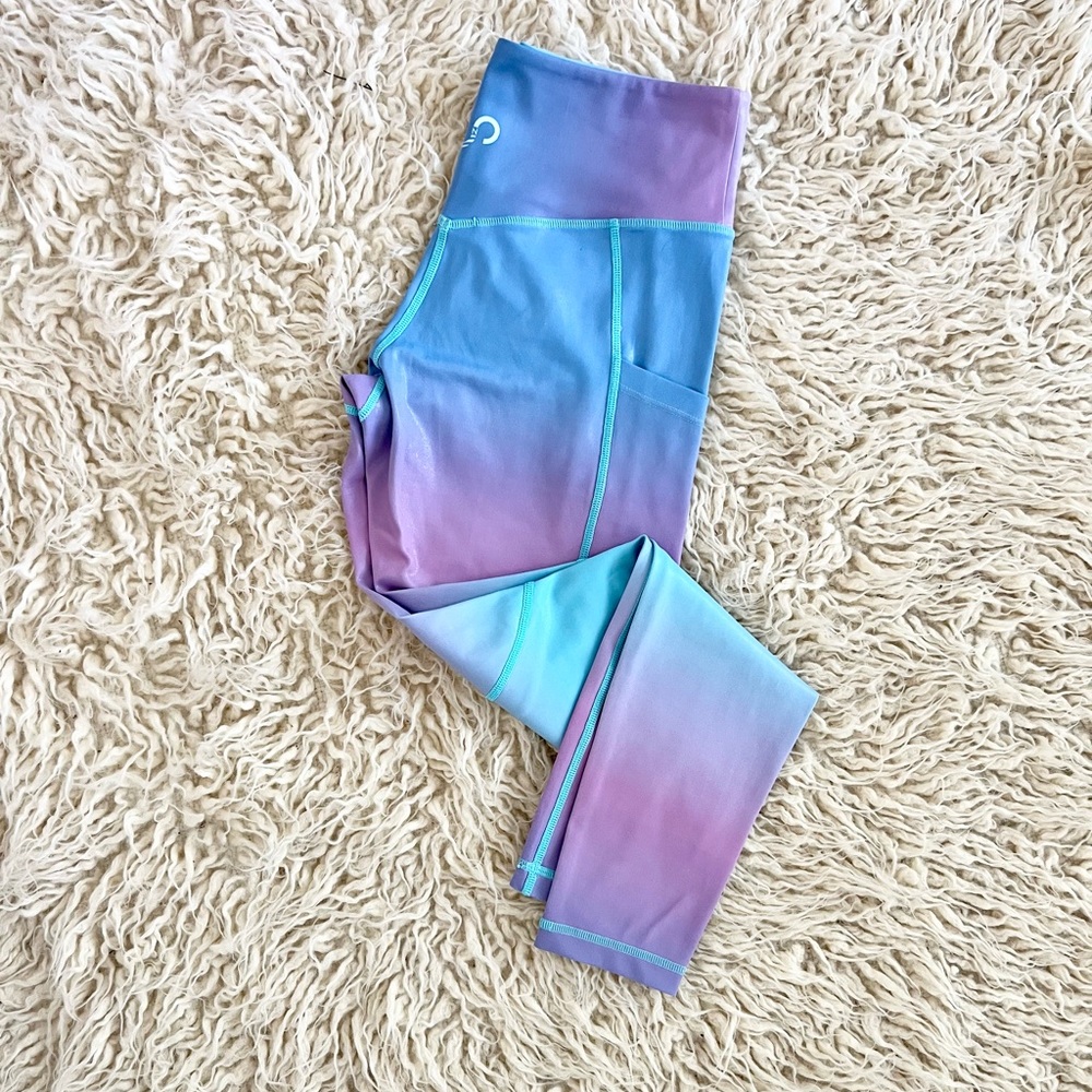 Curves’n’Combatboots CNC unicorn print shimmer leggings